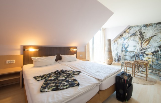 Konstanz-Hotel-KoOno-Zimmer-Bett-01_Copyright_MTK-Chris-Danneffel