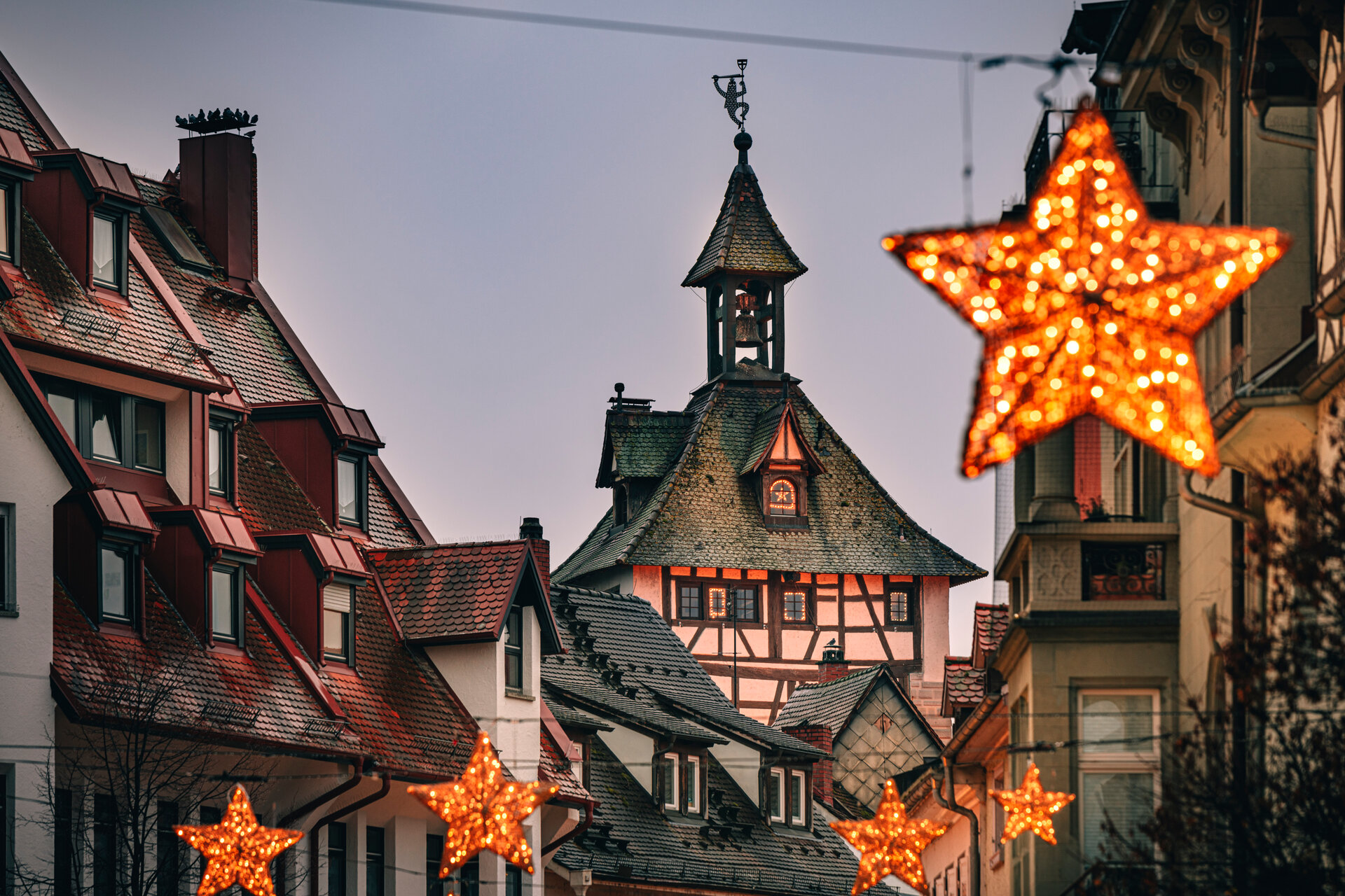 Konstanz-Altstadt-Schnetztor-Weihnachtsbeleuchtung-Abend-03_Copyright_MTK-Leo-Leister