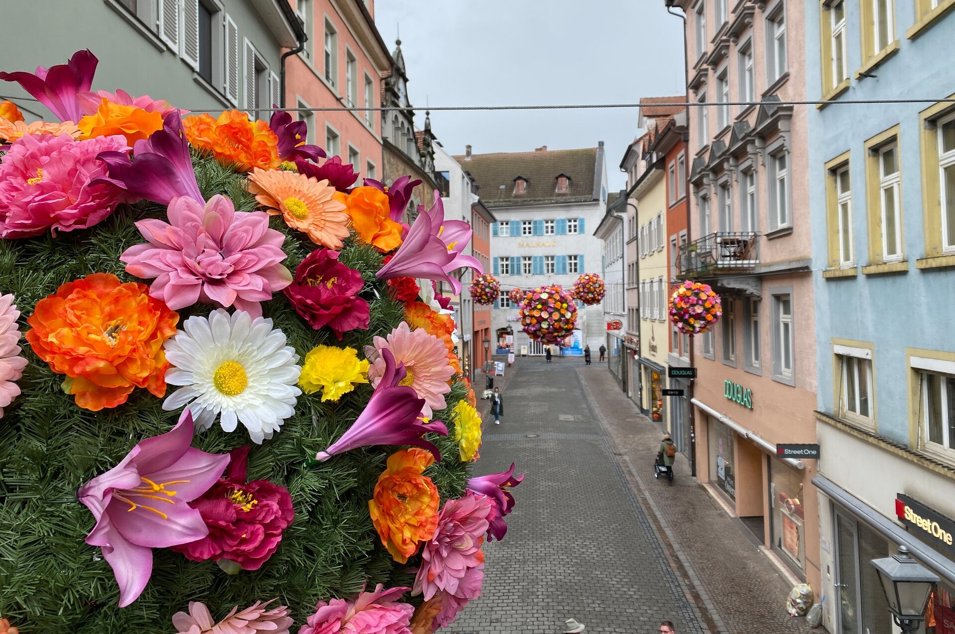 Konstanz-Altstadt-Flowerball-Kanzleistrasse-04_Copyright_MTK-Christian-Kern