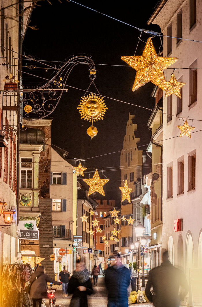 Konstanz-Weihnachtsmarkt-Weihnachtsbeleuchtung-Hussenstrasse-02_Winter_Copyright_MTK-Dagmar-Schwelle